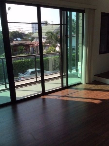 ขายด่วน-ขายทาวน์โฮม3ชั้น-ทาวน์อเวนิว-พระราม2-ซอย30-สภาพใหม่-หันทิศใต้-ไม่มีบ้านตรงข้าม