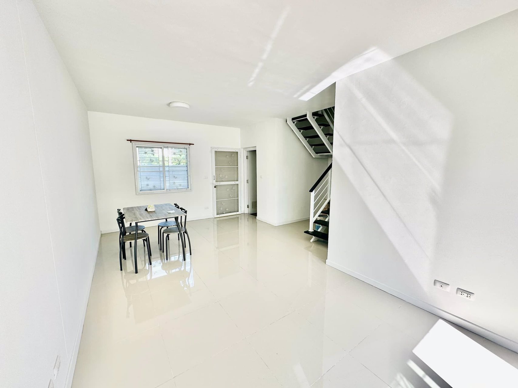 ขายด่วน-ขายถูก-ถนนเมน-ไม่เคยเข้าอยู่มาก่อน