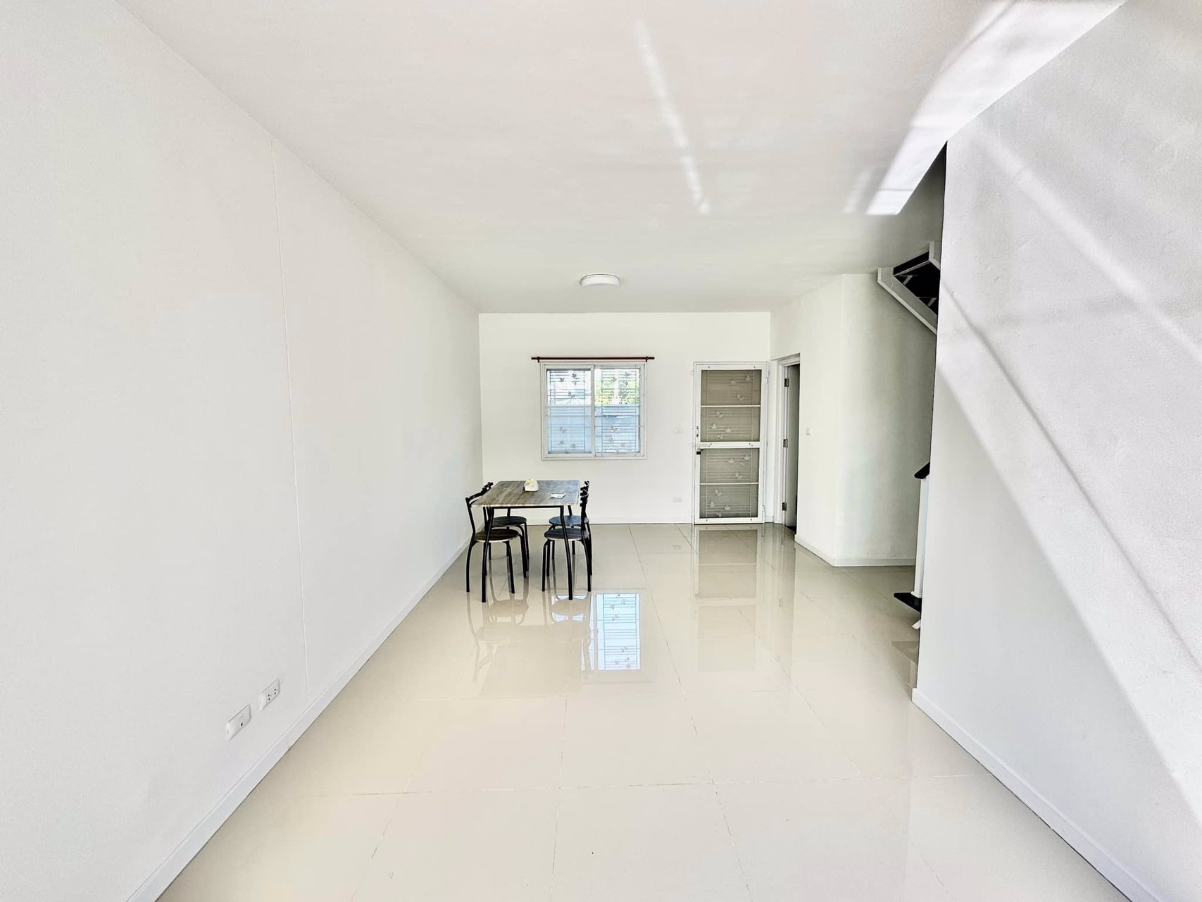 ขายด่วน-ขายถูก-ถนนเมน-ไม่เคยเข้าอยู่มาก่อน