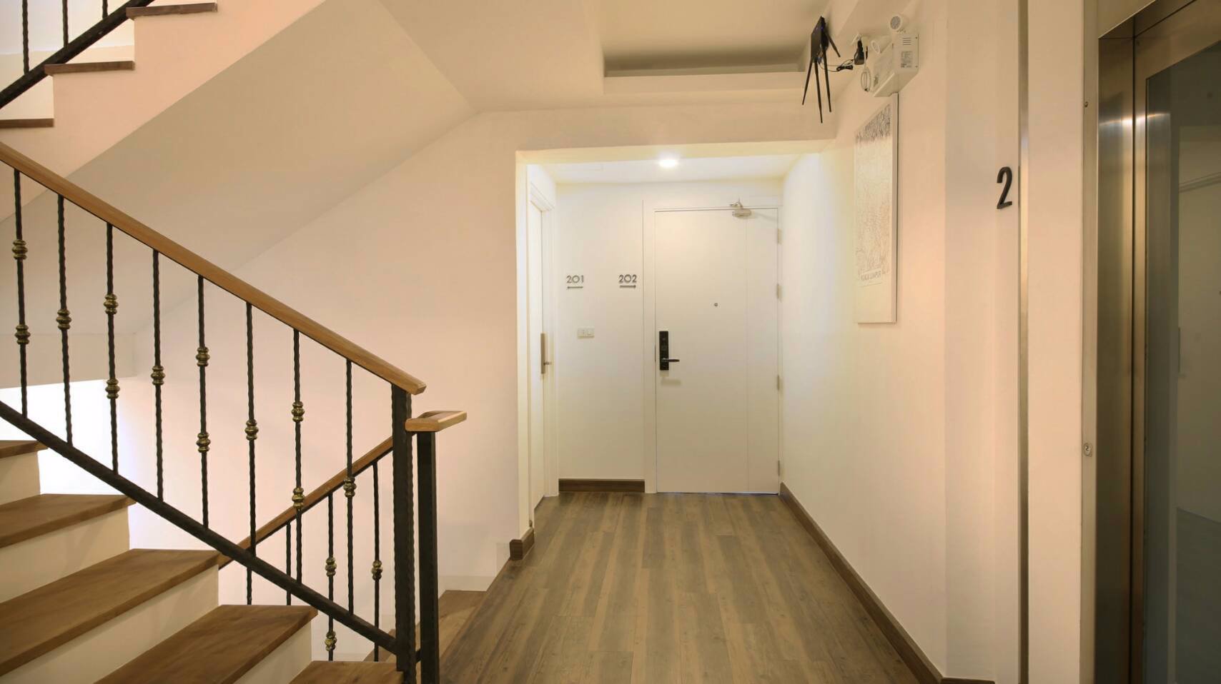 ขายโรงแรม-อยู่ตรงข้ามสำนักงานเขตห้วยขวาง-46-ตรว-5-ชั้น-12-ห้อง-ใหม่กิ้ก-มีดาดฟ้ามีลิฟ-1-ตัว-ใกล้