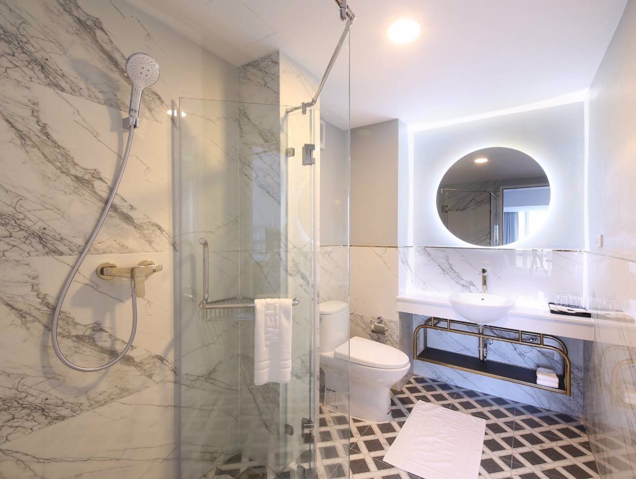 ขายโรงแรม-อยู่ตรงข้ามสำนักงานเขตห้วยขวาง-46-ตรว-5-ชั้น-12-ห้อง-ใหม่กิ้ก-มีดาดฟ้ามีลิฟ-1-ตัว-ใกล้