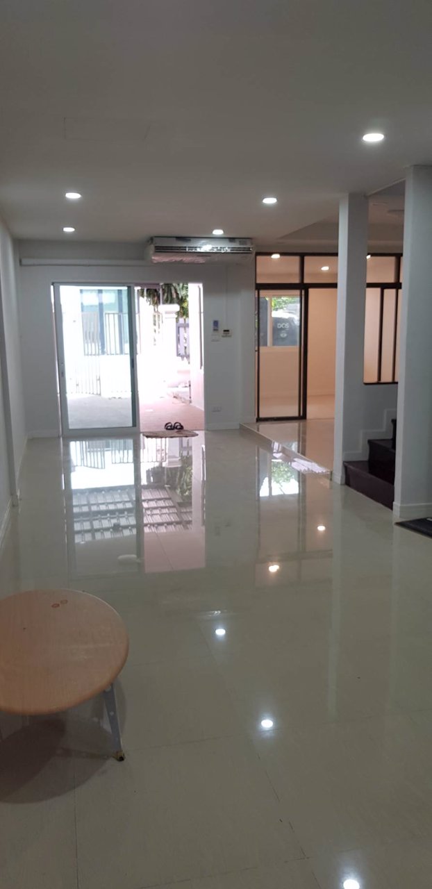 ทาวเฮาส์-2-ชั้น-เนื้อที่-27-ตารางวา-หมู่บ้าน-สลิดดา-ซอยประชาราษฎร์บำเพ็ญ-26-แยก-1-3-ห้องนอน-2-ห้องน