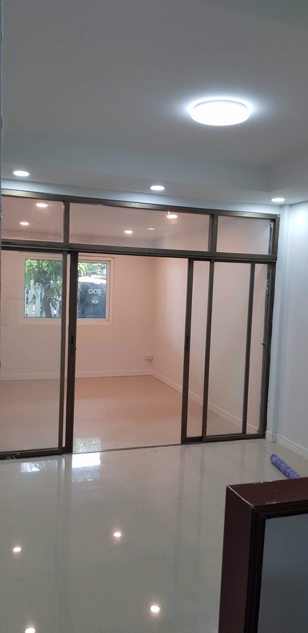 ทาวเฮาส์-2-ชั้น-เนื้อที่-27-ตารางวา-หมู่บ้าน-สลิดดา-ซอยประชาราษฎร์บำเพ็ญ-26-แยก-1-3-ห้องนอน-2-ห้องน