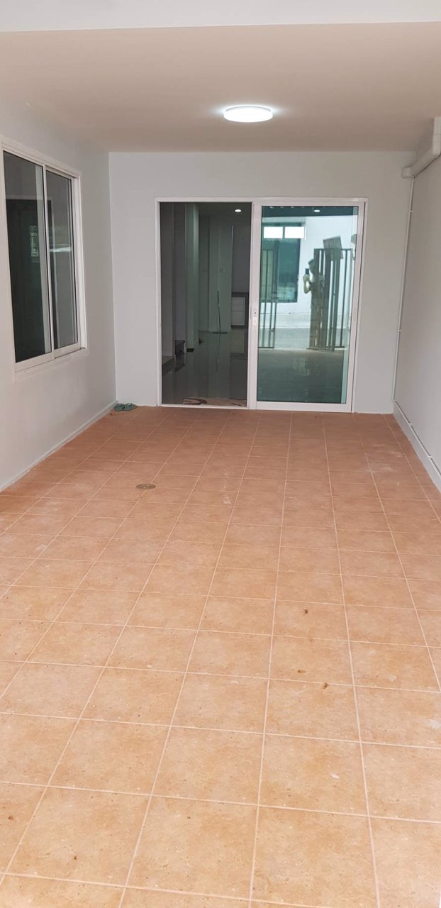 ทาวเฮาส์-2-ชั้น-เนื้อที่-27-ตารางวา-หมู่บ้าน-สลิดดา-ซอยประชาราษฎร์บำเพ็ญ-26-แยก-1-3-ห้องนอน-2-ห้องน