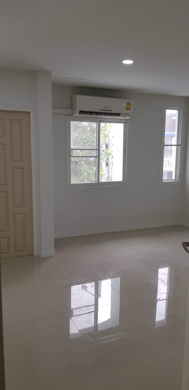 ทาวเฮาส์-2-ชั้น-เนื้อที่-27-ตารางวา-หมู่บ้าน-สลิดดา-ซอยประชาราษฎร์บำเพ็ญ-26-แยก-1-3-ห้องนอน-2-ห้องน