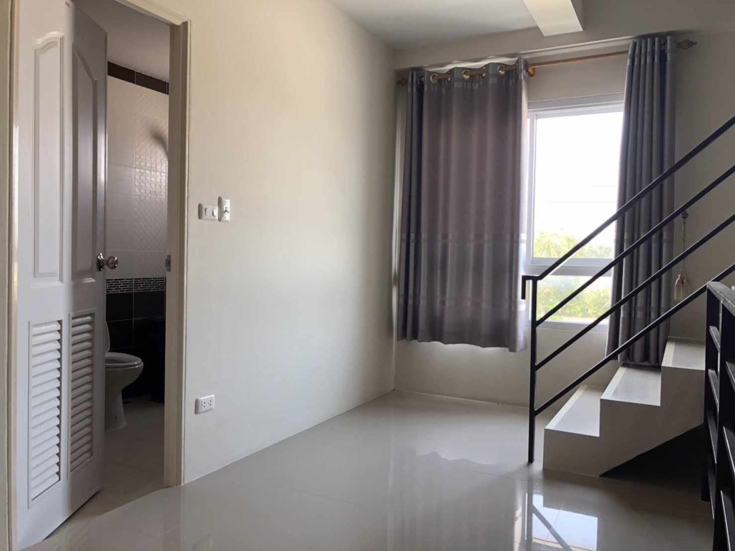 ขายอาคารพาณิชย์-3-ชั้น-หมู่บ้านยิ่งรวยพรีเมียร์-สุดหรู-สไตล์โมเดิร์น-บนถนนมาลัยแมน-ติดกับศาลเจ้าพ่อห