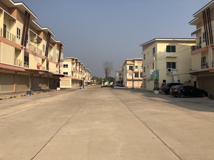 ขายอาคารพาณิชย์-3-ชั้น-พร้อมอยู่-หมู่บ้านยิ่งรวยพรีเมียร์-สุดหรู-สไตล์โมเดิร์น-บนถนนมาลัยแมน