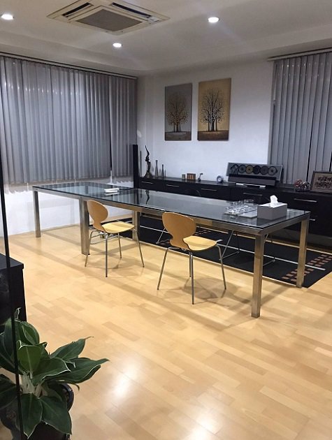 ให้เช่าออฟฟิศ-มีโต๊ะเก้าอี้-ใช้งานแล้วสภาพดี-อยู่ชั้น-3-เต็มชั้น-ของตึก-4-ชั้น