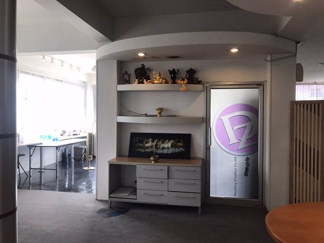 ให้เช่าออฟฟิศ-มีโต๊ะเก้าอี้-ใช้งานแล้วสภาพดี-อยู่ชั้น-3-เต็มชั้น-ของตึก-4-ชั้น