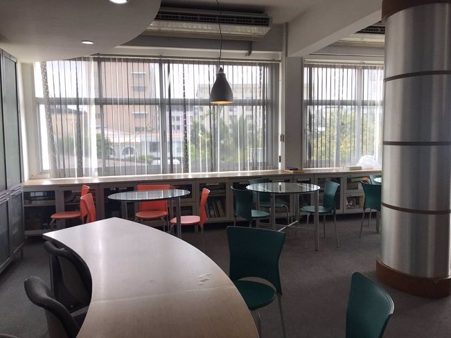 ให้เช่าออฟฟิศ-มีโต๊ะเก้าอี้-ใช้งานแล้วสภาพดี-อยู่ชั้น-3-เต็มชั้น-ของตึก-4-ชั้น