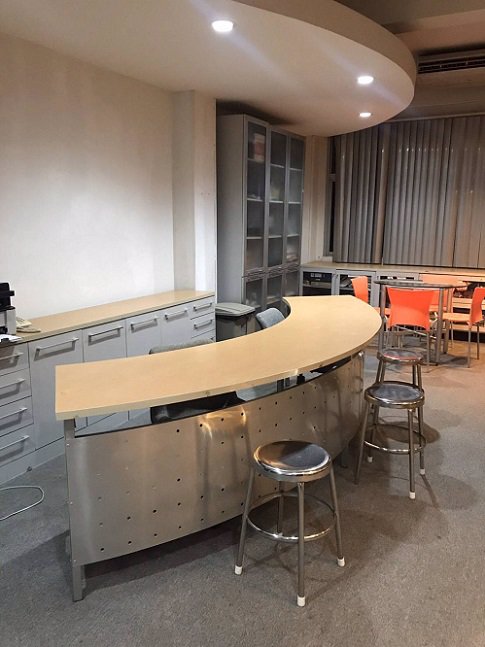 ให้เช่าออฟฟิศ-มีโต๊ะเก้าอี้-ใช้งานแล้วสภาพดี-อยู่ชั้น-3-เต็มชั้น-ของตึก-4-ชั้น