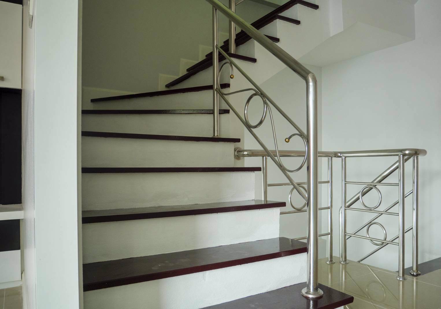 ขายด่วนทาวน์โฮม-3-ชั้น-พร้อมอยู่-เข้า-ออก-ได้หลายทาง