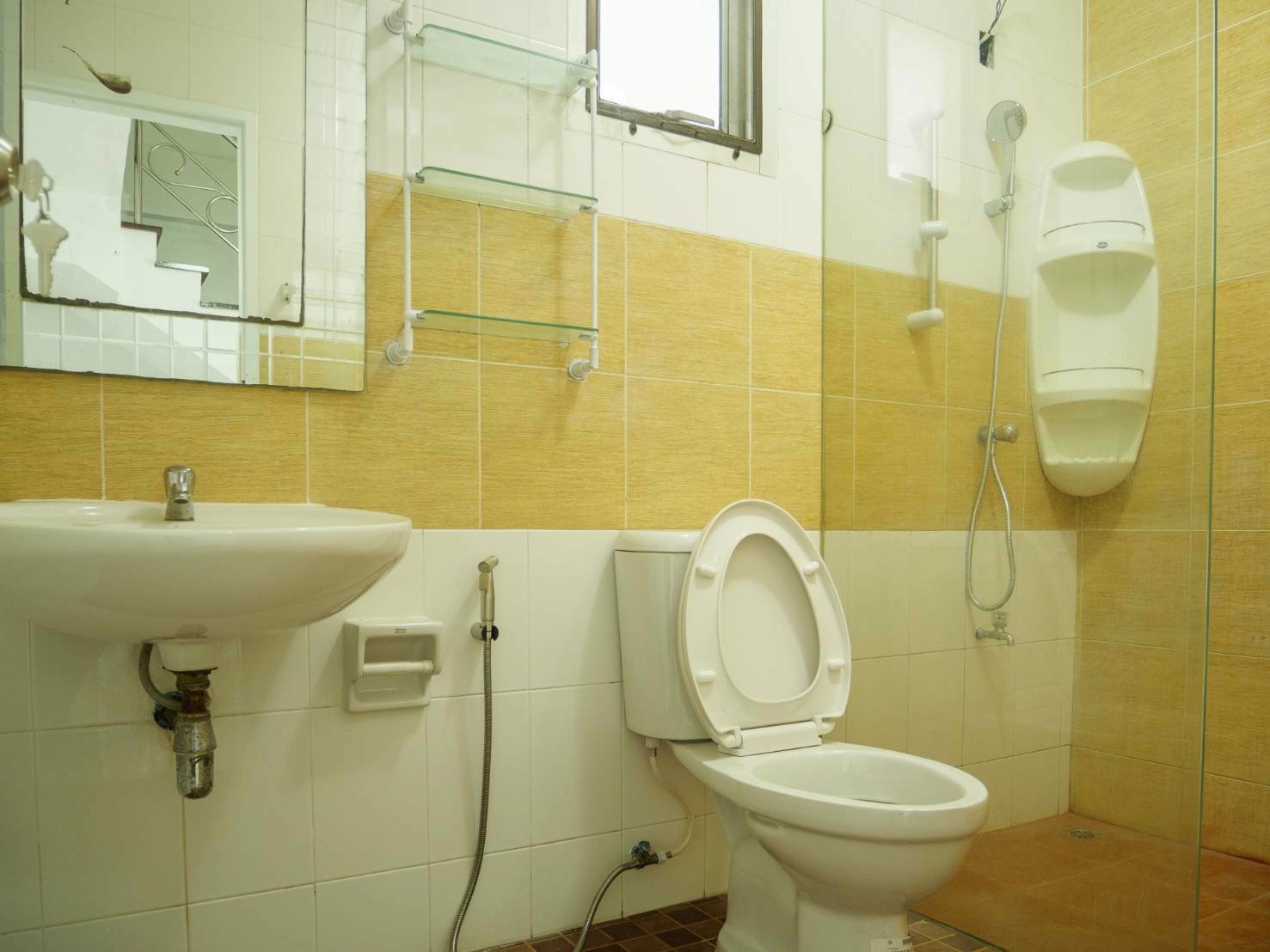 ขายด่วนทาวน์โฮม-3-ชั้น-พร้อมอยู่-เข้า-ออก-ได้หลายทาง