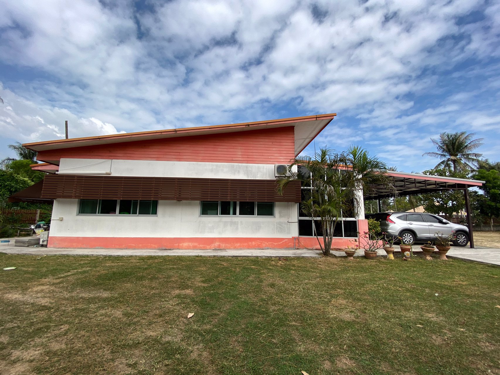 ขาย-ให้เช่า-ที่ดิน-2-ไร่พร้อมอาคารสำนักงานและบ้านพัก-ใกล้พัทยา