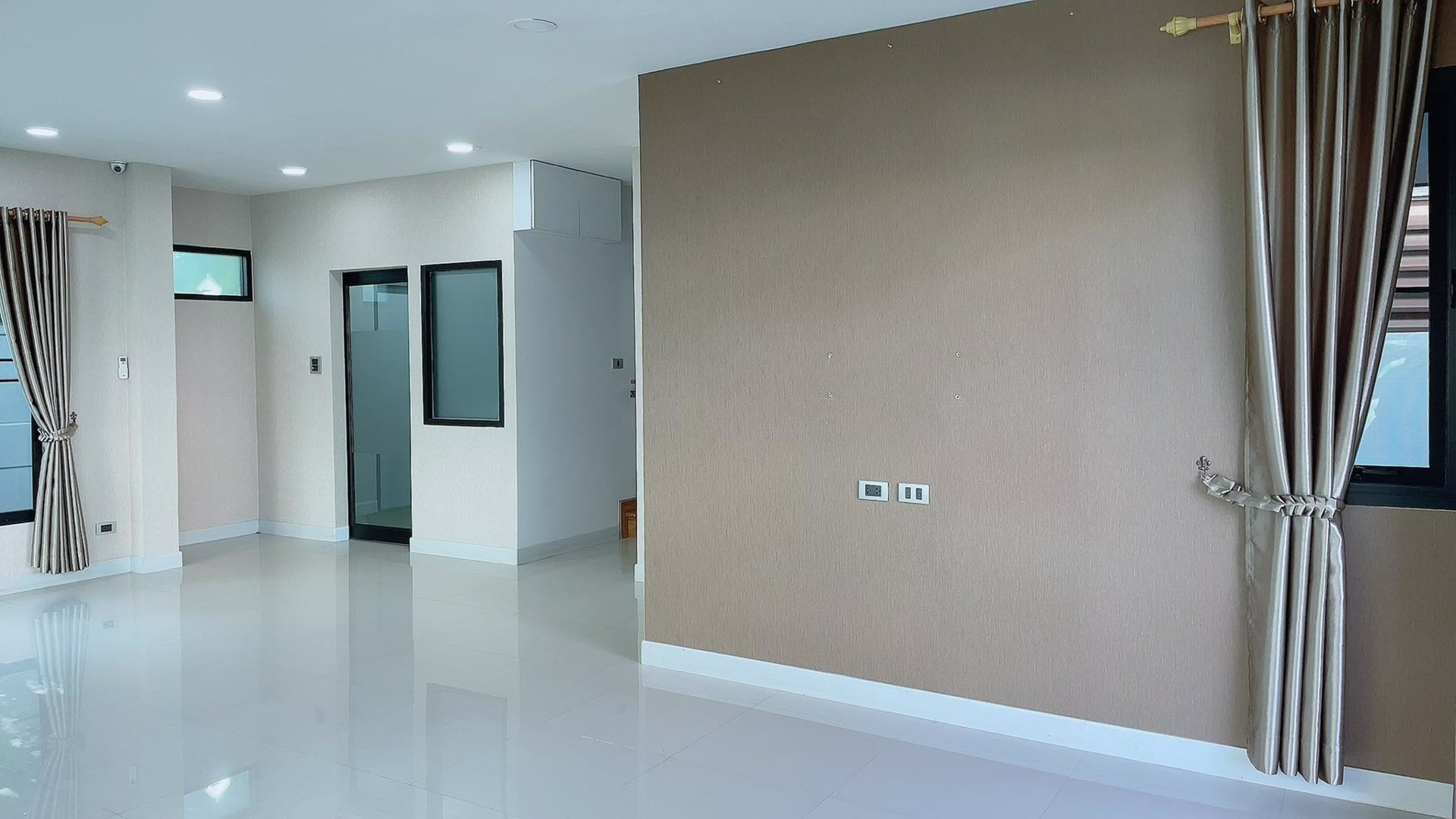 ให้เช่าบ้านเดี่ยวโมเดรินท์-2-ชั้น-3ห้องนอน-3-ห้องน้ำ-อยู่ในหมู่บ้านจัดสรรลิเวลโล่-livello-