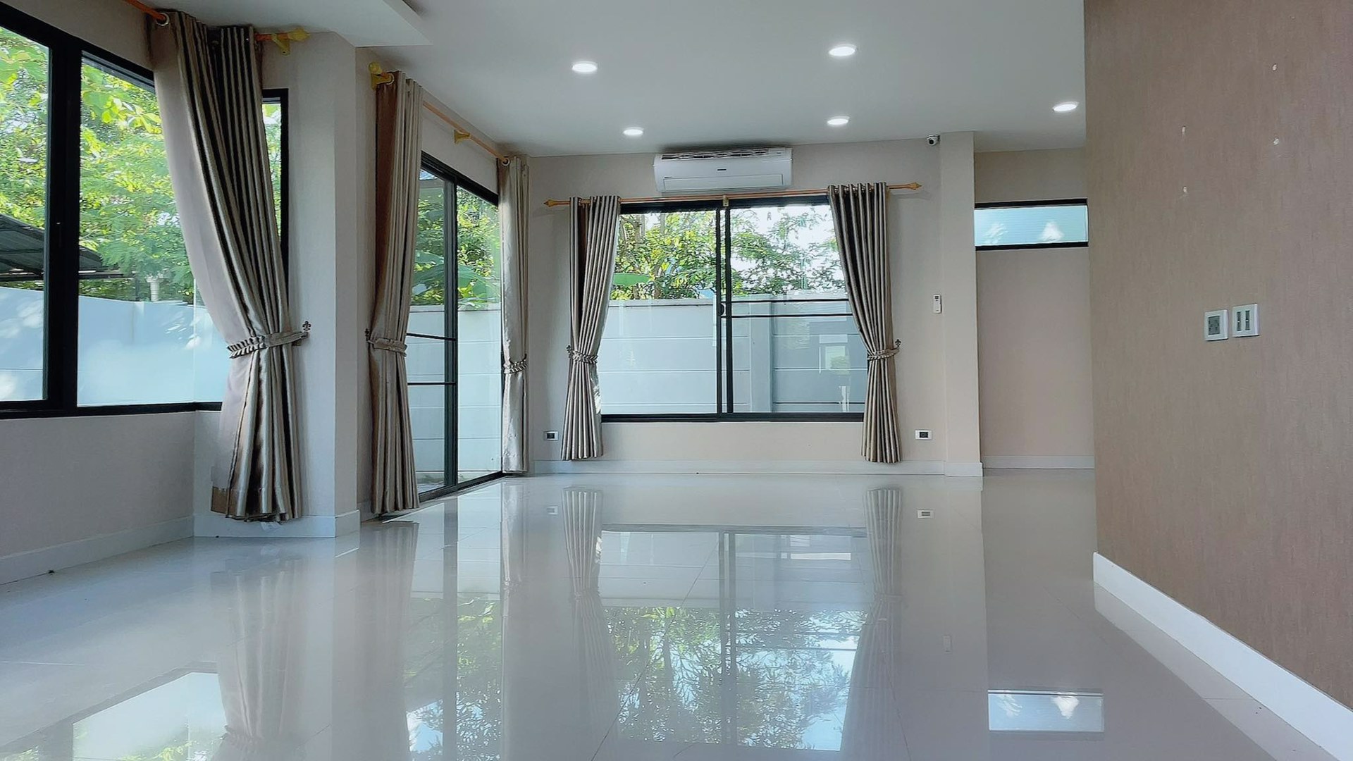 ให้เช่าบ้านเดี่ยวโมเดรินท์-2-ชั้น-3ห้องนอน-3-ห้องน้ำ-อยู่ในหมู่บ้านจัดสรรลิเวลโล่-livello-