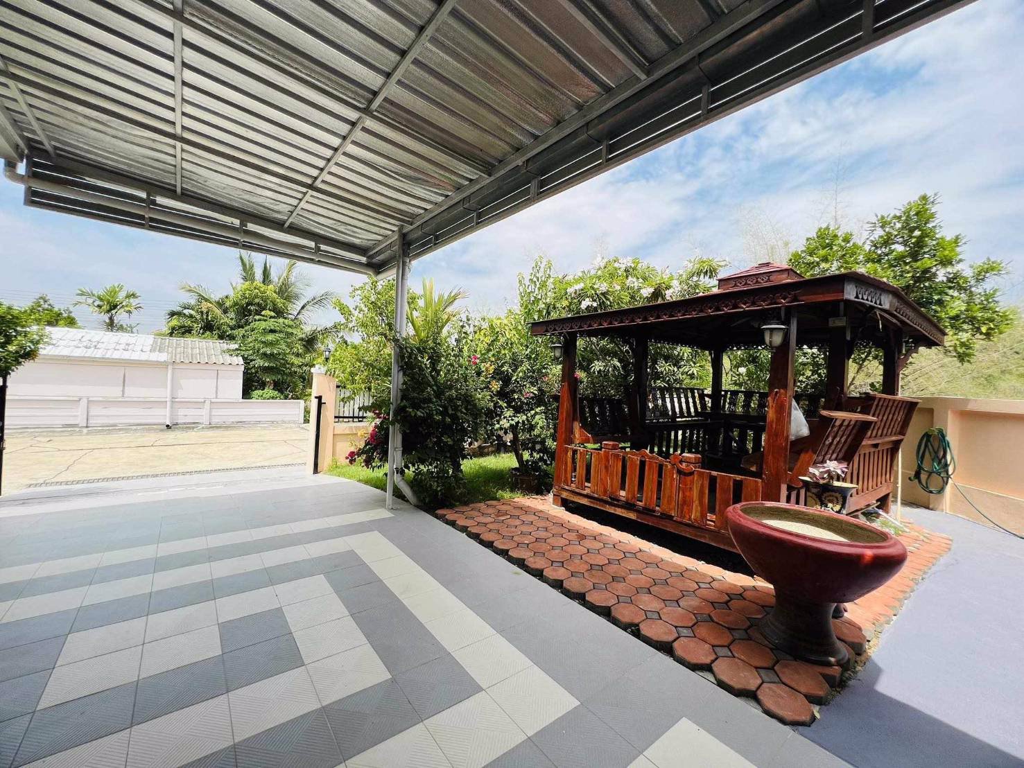 quick-sell-3-bedrooms-2-bathrooms