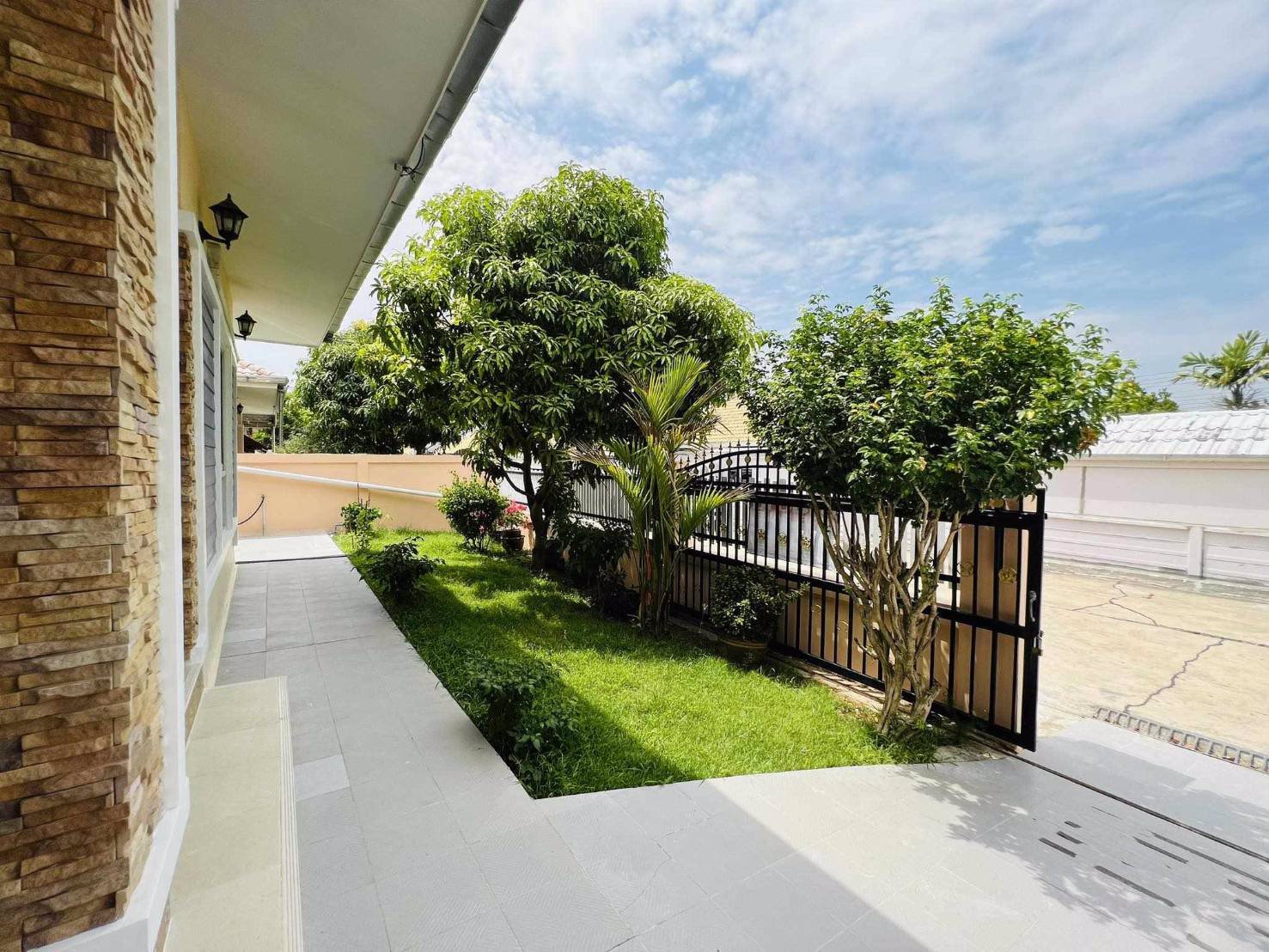 quick-sell-3-bedrooms-2-bathrooms