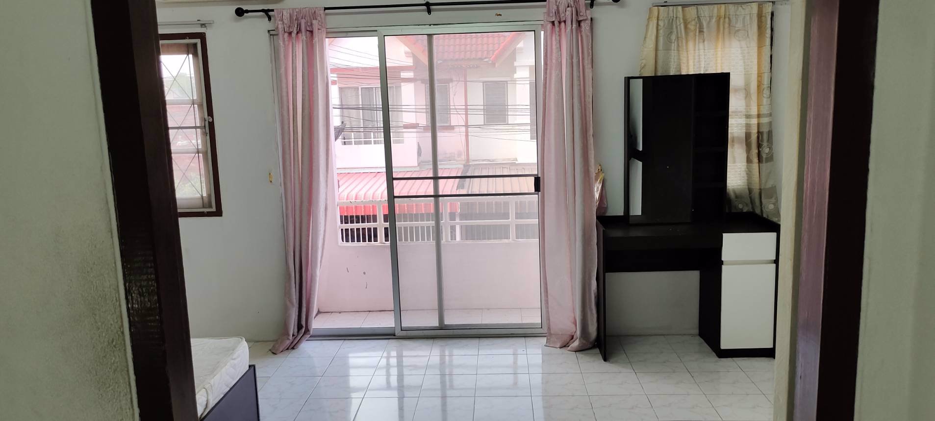 ขายด่วนบ้าน-ทาวน์เฮ้าส์-ทำเลทองซอยสดใส-ติด-มบูรพา-ต่ำกว่าราคาตลาด-1790000-บาท-เจ้าของขายเองราคา