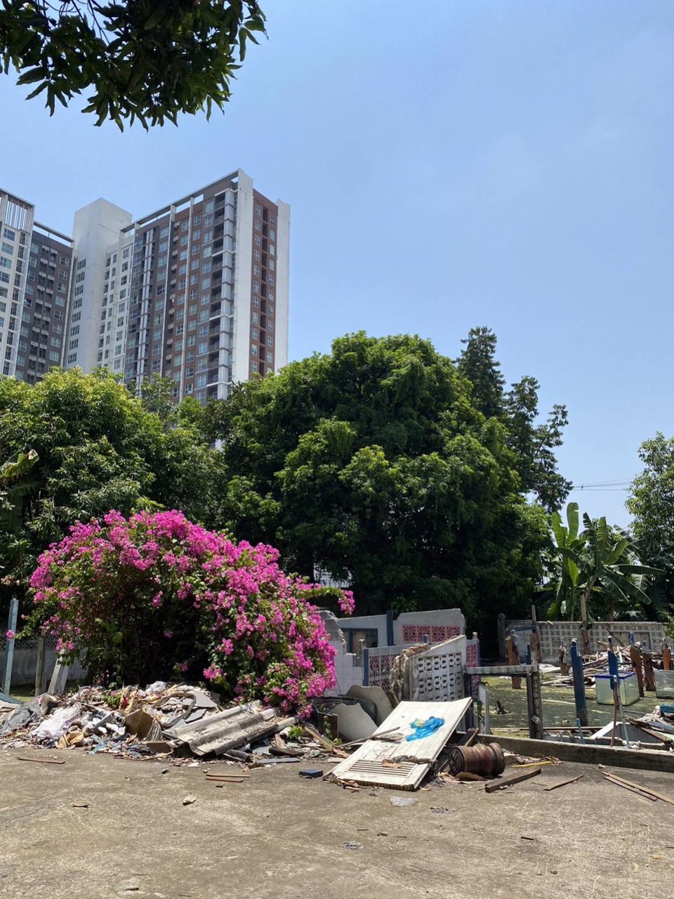 ขายที่ดินพร้อมสิ่งปลูกสร้างติดถนน-รัตนาธิเบศร์