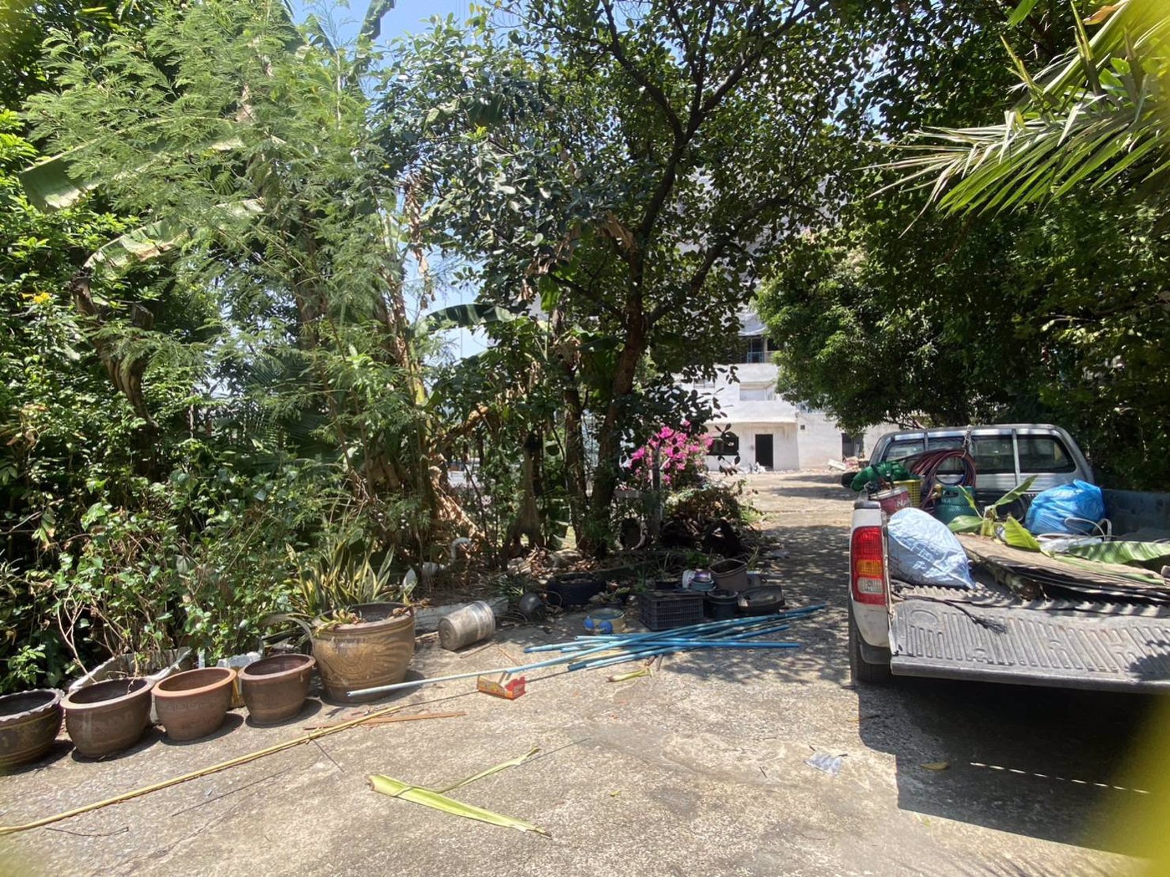 ขายที่ดินพร้อมสิ่งปลูกสร้างติดถนน-รัตนาธิเบศร์