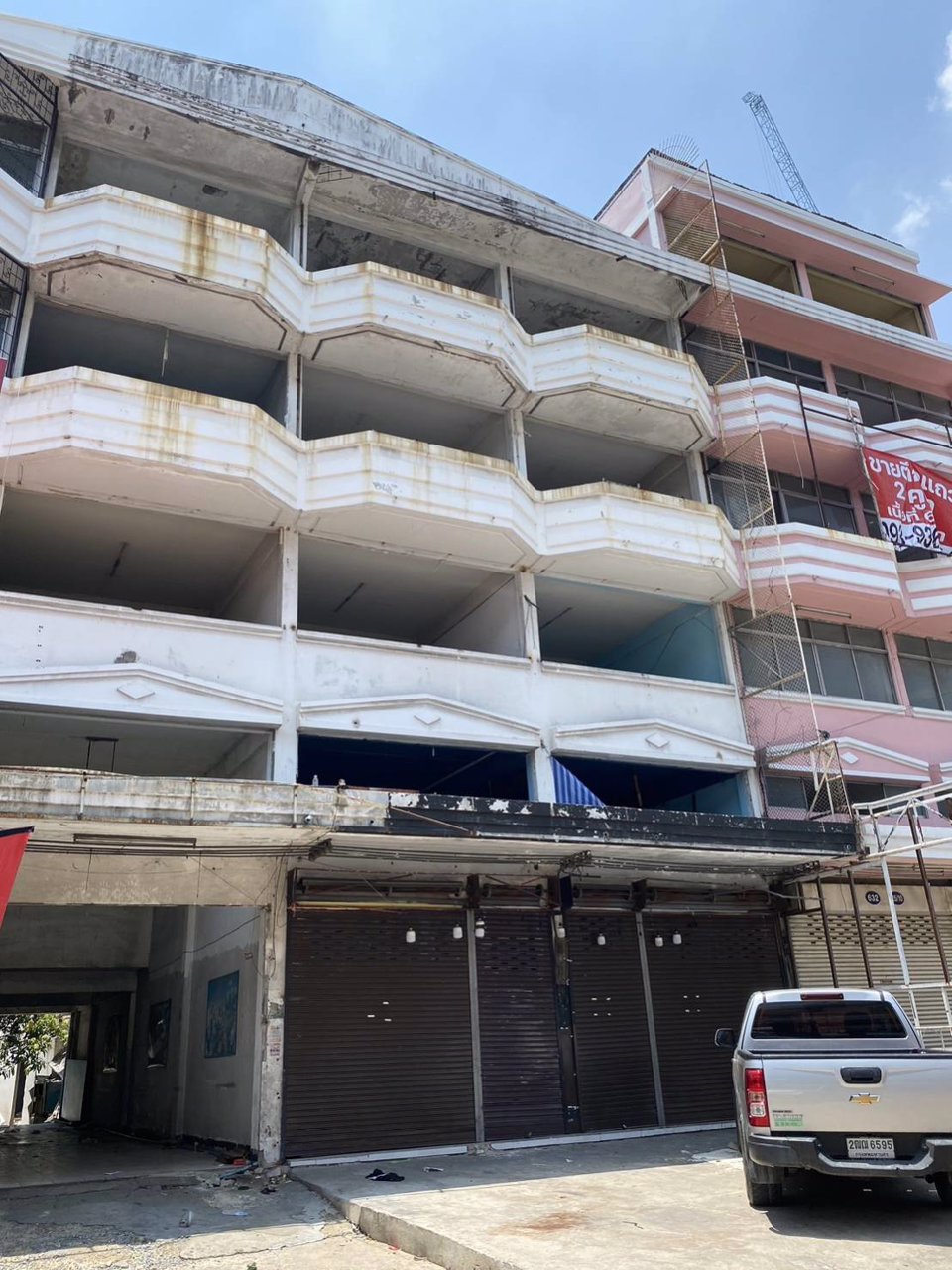 ขายที่ดินพร้อมสิ่งปลูกสร้างติดถนน-รัตนาธิเบศร์