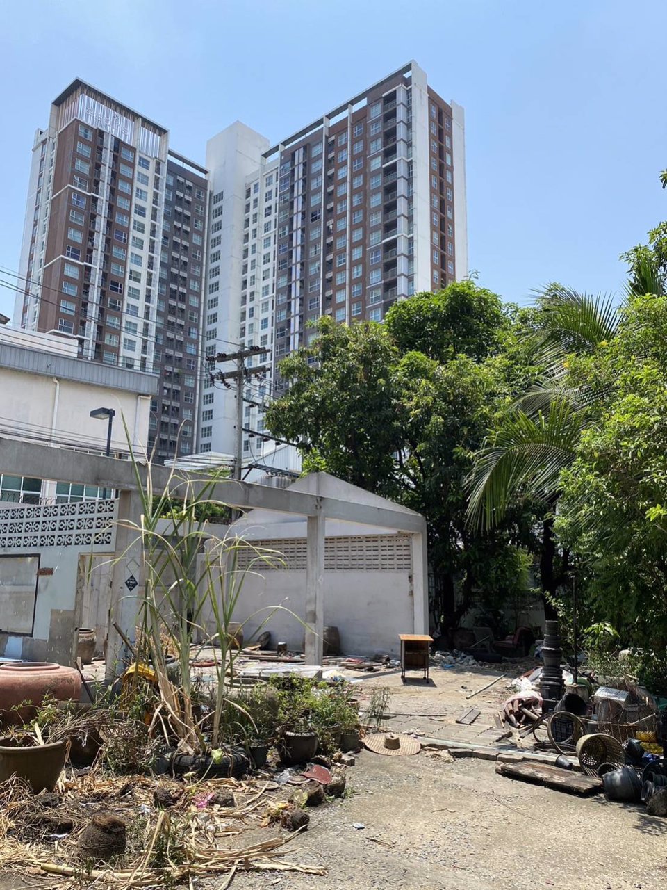 ขายที่ดินพร้อมสิ่งปลูกสร้างติดถนน-รัตนาธิเบศร์