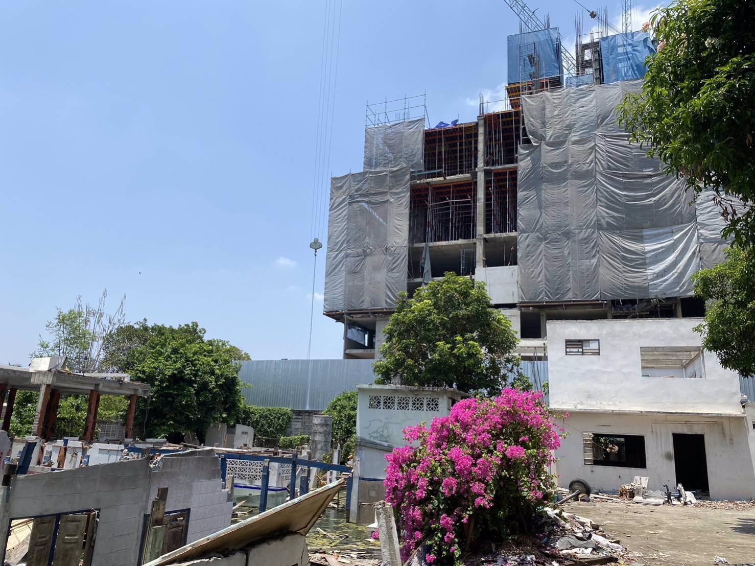 ขายที่ดินพร้อมสิ่งปลูกสร้างติดถนน-รัตนาธิเบศร์