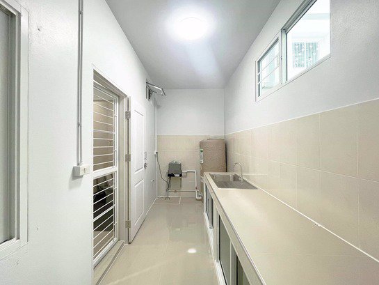 ทาวน์โฮมใหม่-ใกล้-bts-สายหยุด-บ้านใหญ่-ราคาไม่แพง