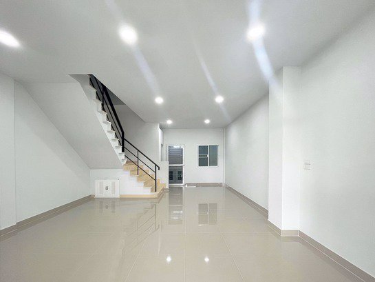 ทาวน์โฮมใหม่-ใกล้-bts-สายหยุด-บ้านใหญ่-ราคาไม่แพง