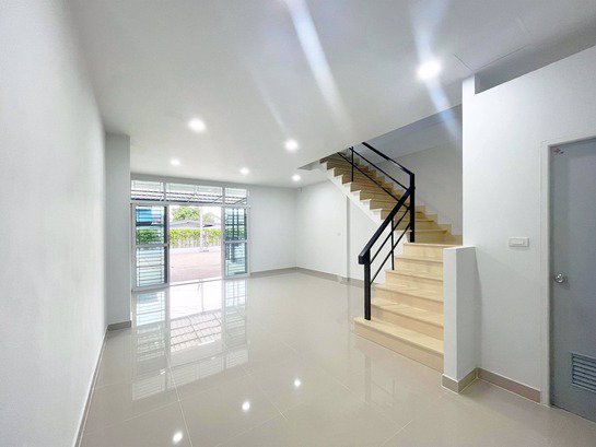 ทาวน์โฮมใหม่-ใกล้-bts-สายหยุด-บ้านใหญ่-ราคาไม่แพง