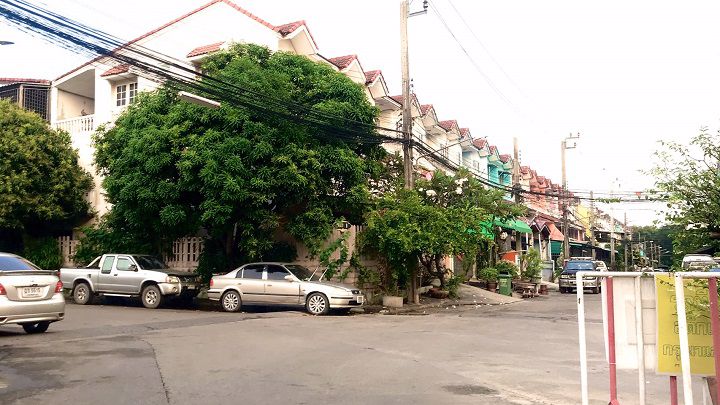 ทาวเฮ้าส์-ให้เช่า-ใหม่เอี่ยม-หมู่บ้านสินทวีแกรนวิลเลจ-3-ชั้น-3-ห้องนอน-3-ห้องน้ำ-