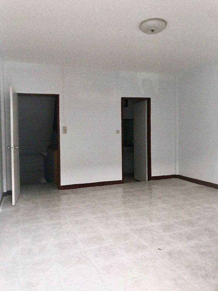 ทาวเฮ้าส์-ให้เช่า-ใหม่เอี่ยม-หมู่บ้านสินทวีแกรนวิลเลจ-3-ชั้น-3-ห้องนอน-3-ห้องน้ำ-