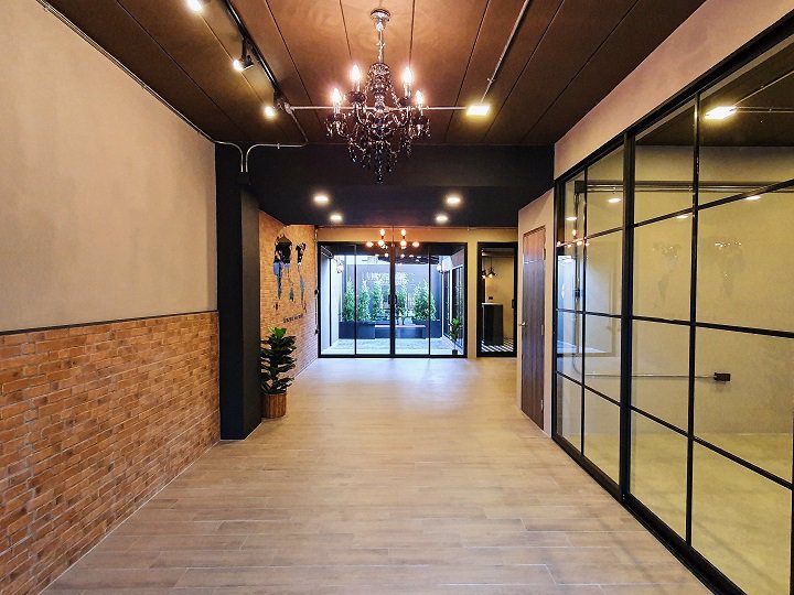 ขายทาวน์เฮ้าส์-2-ชั้น-365-ตรว-รีโนเวทใหม่ทั้งหลัง-ซลาดพร้าว-41-ปากซอยติดกับรถไฟฟ้า