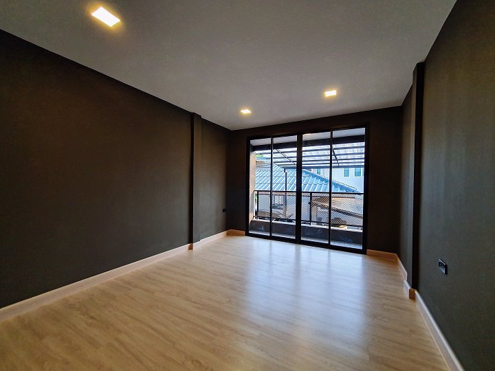 ขายทาวน์เฮ้าส์-2-ชั้น-365-ตรว-รีโนเวทใหม่ทั้งหลัง-ซลาดพร้าว-41-ปากซอยติดกับรถไฟฟ้า