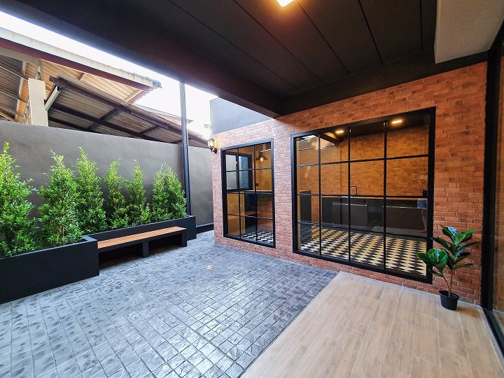 ขายทาวน์เฮ้าส์-2-ชั้น-365-ตรว-รีโนเวทใหม่ทั้งหลัง-ซลาดพร้าว-41-ปากซอยติดกับรถไฟฟ้า