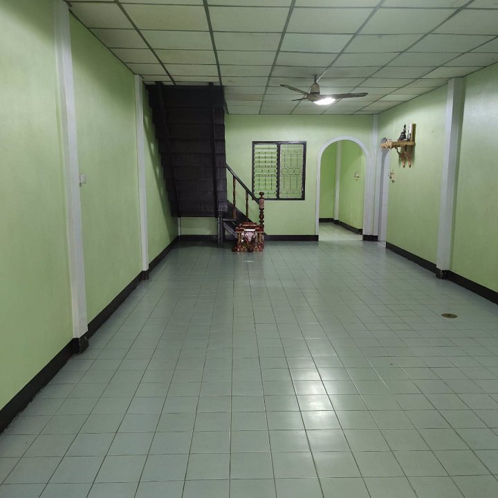 ขายทาวน์เฮ้าส์-2-ชั้น-หมู่บ้านอินทราวิลล่า-ใกล้ถนนกลัปพฤติ-เดินทางสะดวก