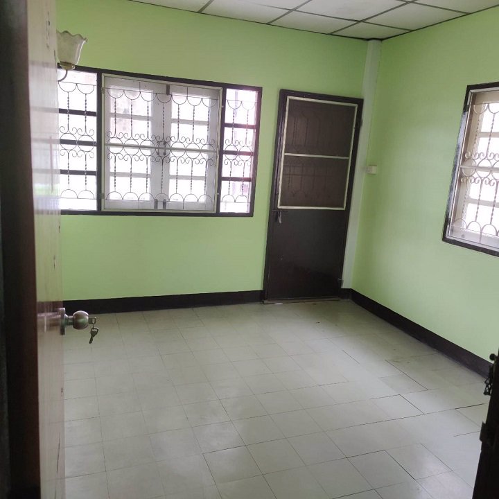 ขายทาวน์เฮ้าส์-2-ชั้น-หมู่บ้านอินทราวิลล่า-ใกล้ถนนกลัปพฤติ-เดินทางสะดวก