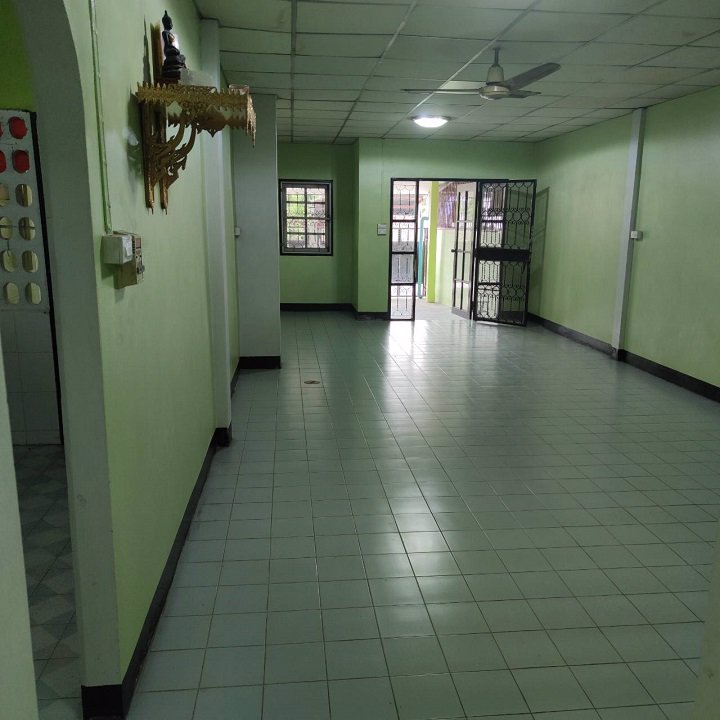 ขายทาวน์เฮ้าส์-2-ชั้น-หมู่บ้านอินทราวิลล่า-ใกล้ถนนกลัปพฤติ-เดินทางสะดวก