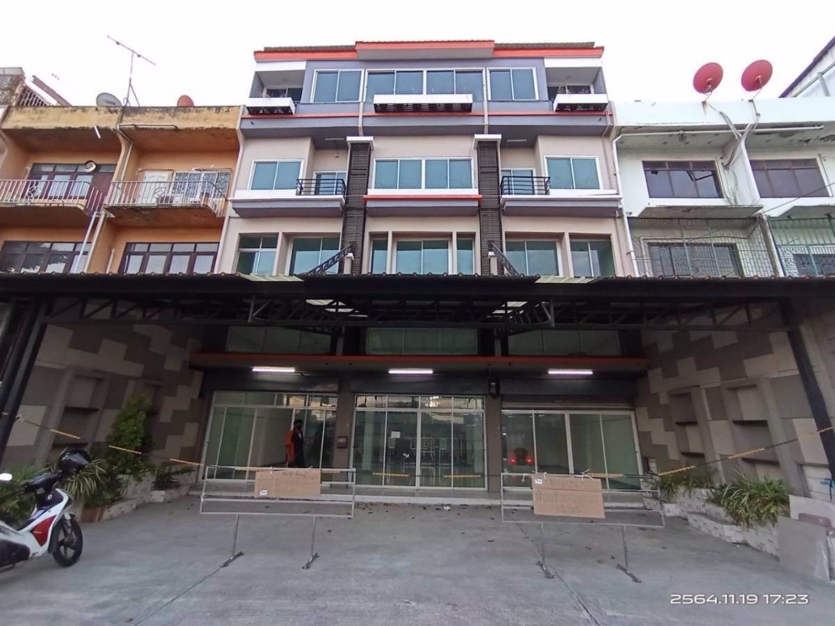 ขายอาคารพาณิชย์3คูหา-ติดถนนรามอินทรา-ติดรถไฟฟ้าสายสีชมพู-ไกล้แฟชั่นไอแลนด์-รามอินทรา