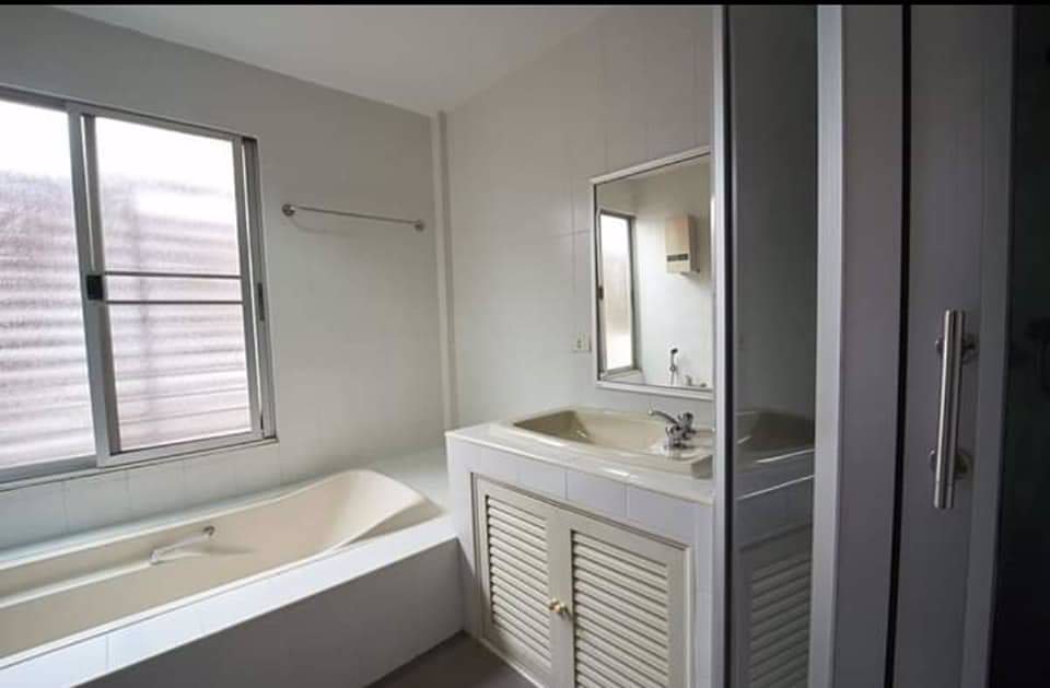 ให้เช่าทาวน์โฮม-ซศรีนคร-ถนนนางลิ้นจี่