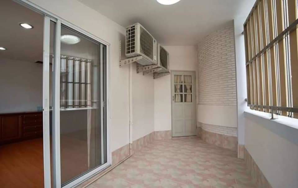 ให้เช่าทาวน์โฮม-ซศรีนคร-ถนนนางลิ้นจี่