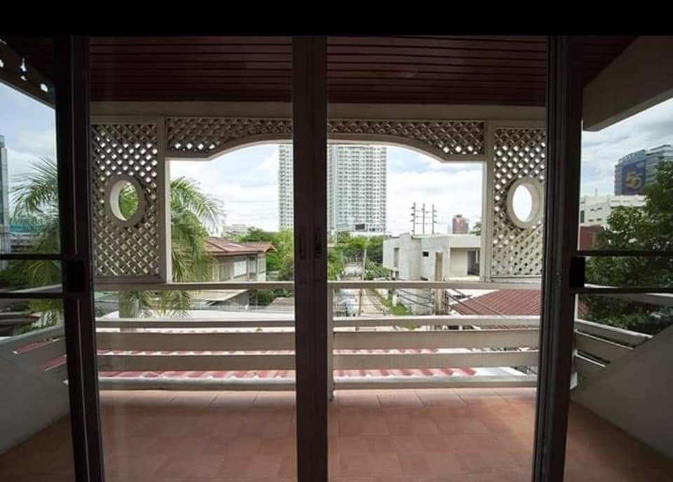 ให้เช่าทาวน์โฮม-ซศรีนคร-ถนนนางลิ้นจี่