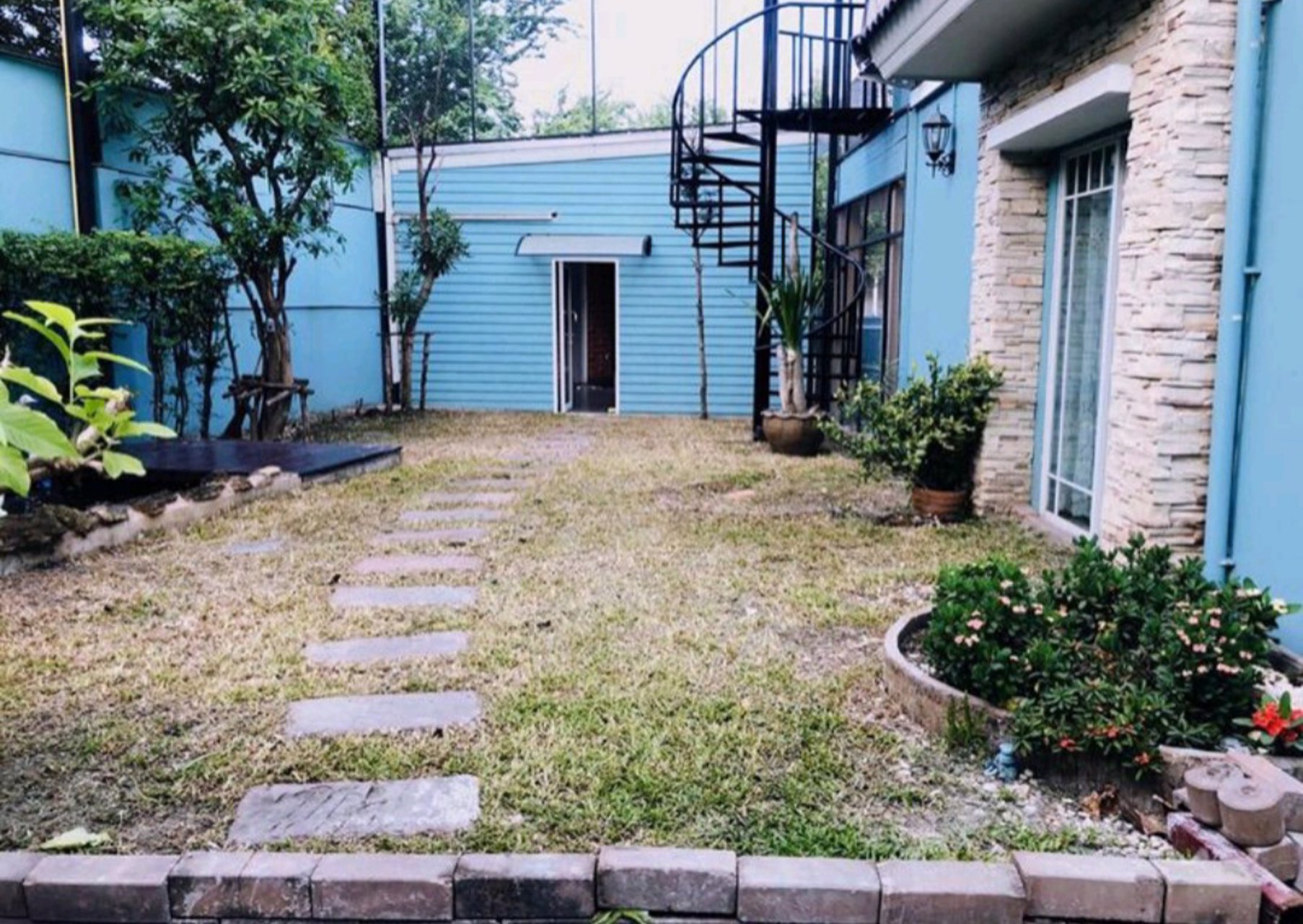 ให้เช่าทาวน์โฮมหลังริม-อินดี้-บางนา-กม7-ตกแต่งสวย-พื้นที่เยอะ