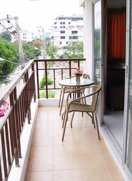 nawarin-ratchada-apartment-อพาร์ทเม้นท์-รัชดา-20-ใกล้รถไฟฟ้า-mrt