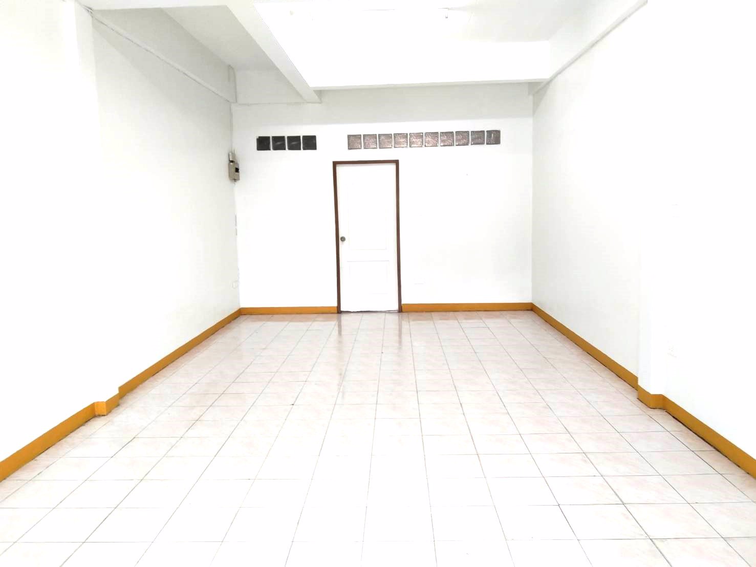 ให้เช่าอาคารพาณิชย์-18-ตารางวา-รีโนเวทใหม่-อยู่อาศัยค้าขายได้