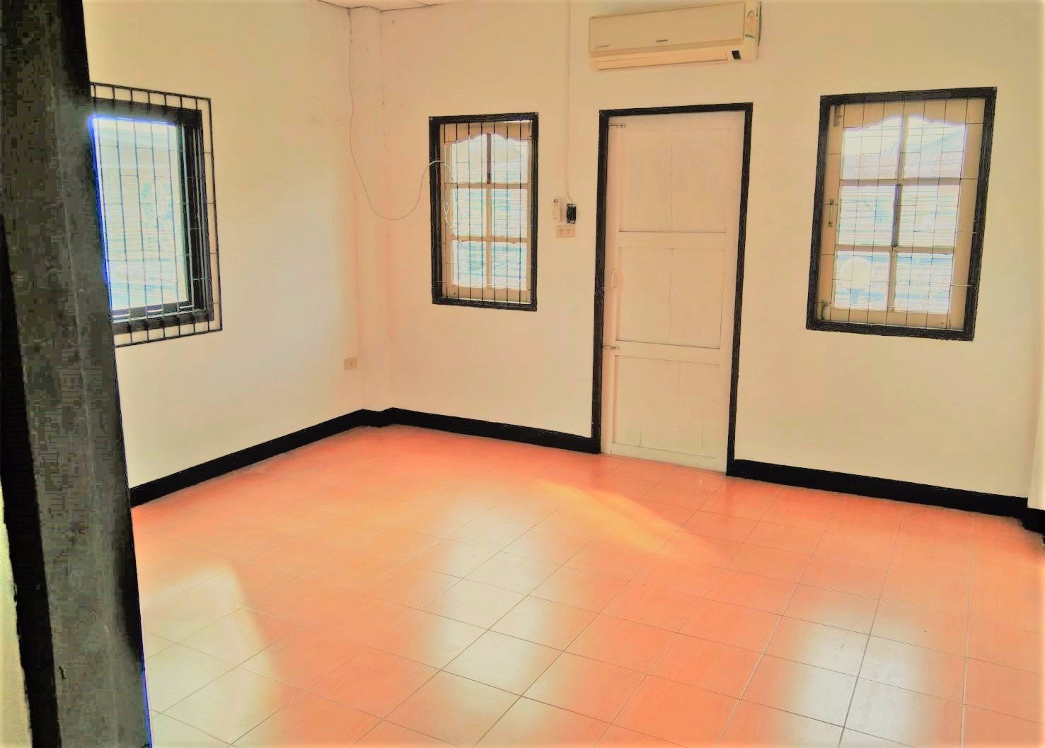 ให้เช่าอาคารพาณิชย์-18-ตารางวา-รีโนเวทใหม่-อยู่อาศัยค้าขายได้