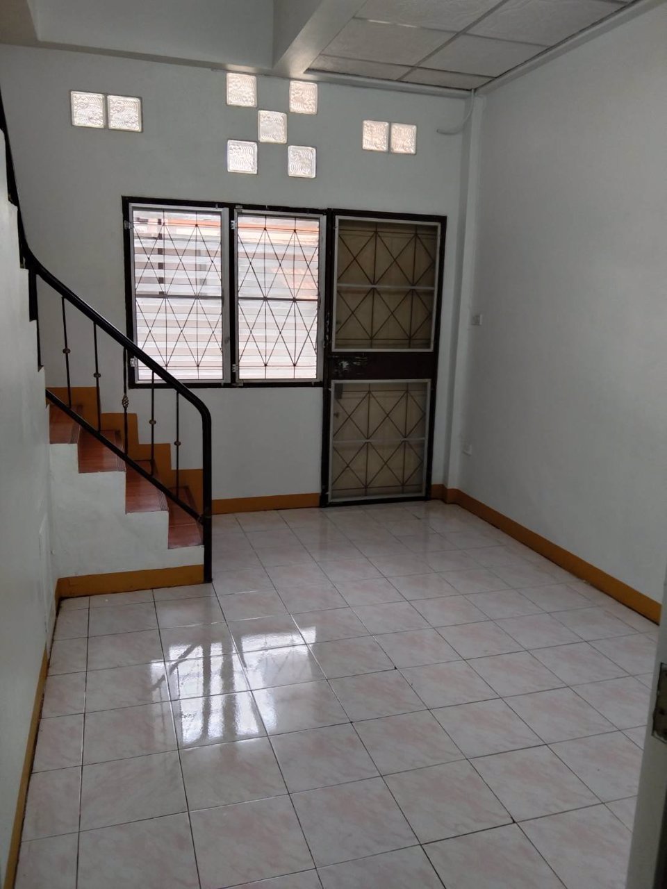 ให้เช่าอาคารพาณิชย์-18-ตารางวา-รีโนเวทใหม่-อยู่อาศัยค้าขายได้