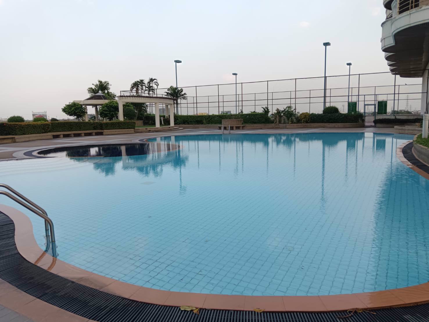 ขายออฟฟิศ-อยู่ในตึก-คอนโด-ฟลอร่าวิลล์-พัฒนาการซอย-51