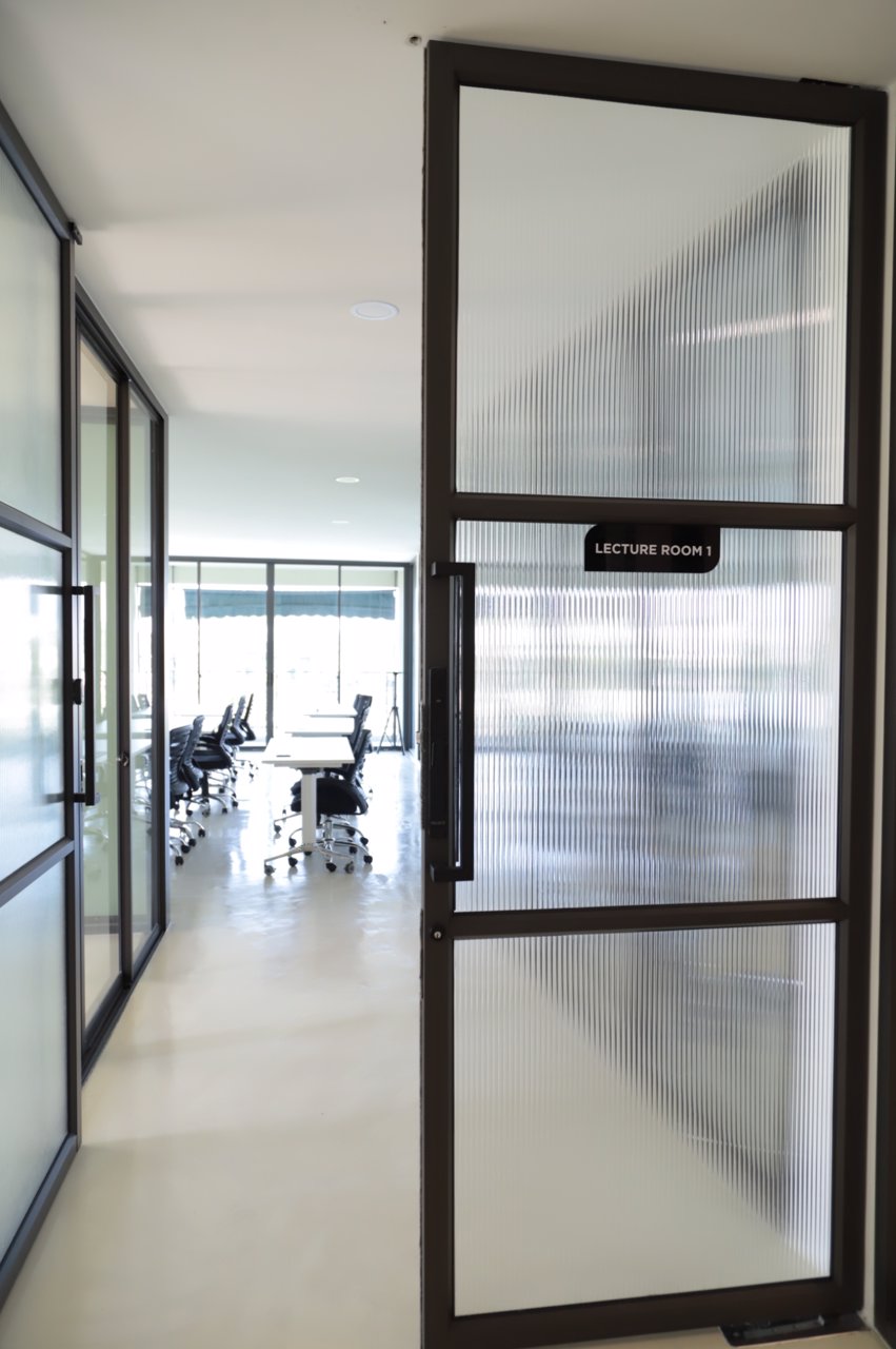 ขายอาคาร-3-ชั้น-เลียบ-มอเตอร์เวย์-พัฒนาการ-พระราม-9